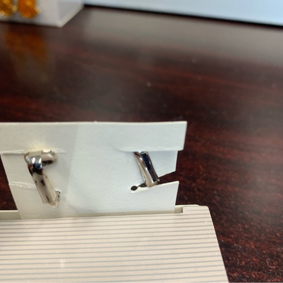 Avon pretty kitty silvertone/Green Cat clip drop.  Earrings. NIB 1990 - Picture 4 of 4